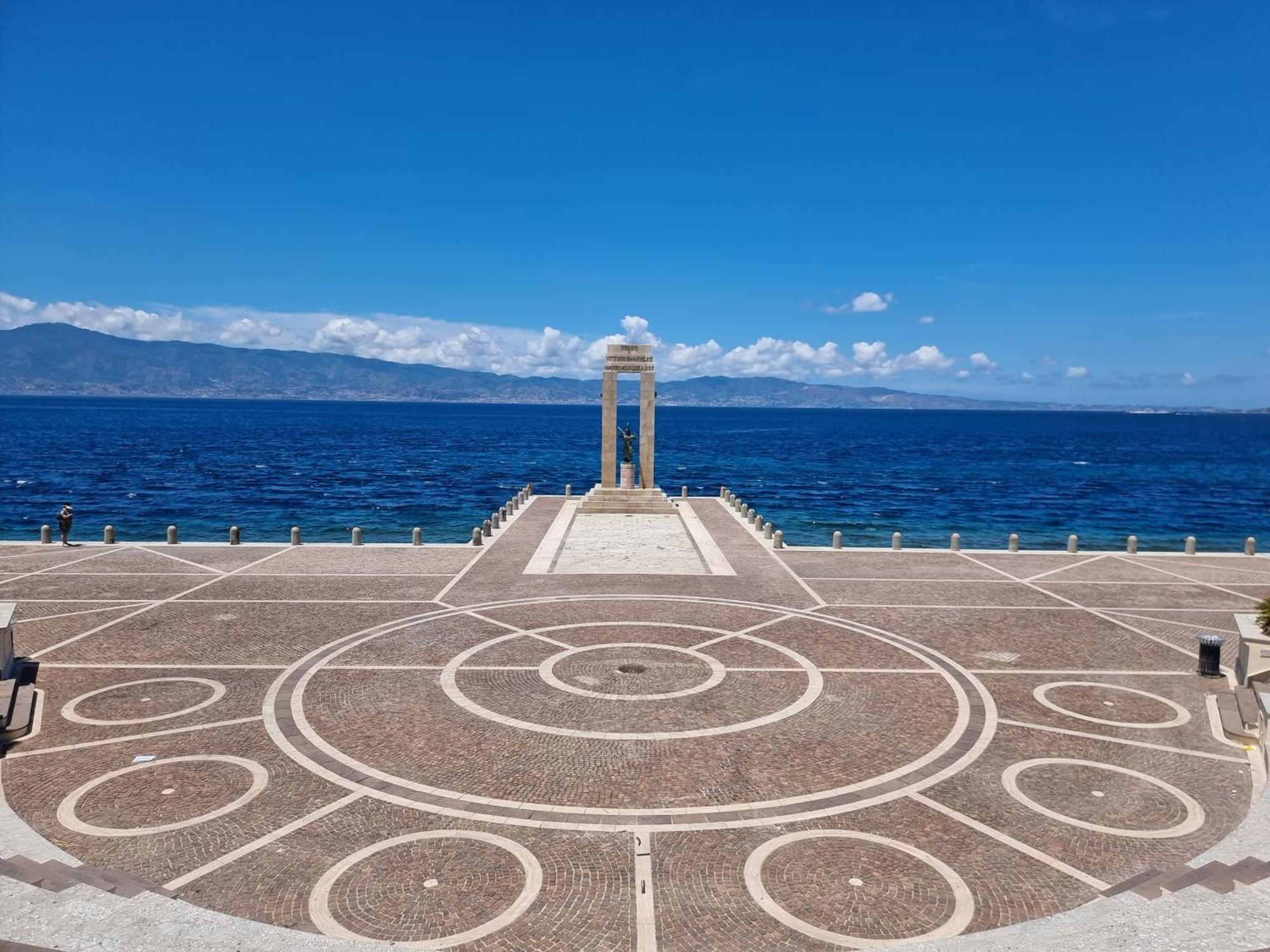 Loft Magna Grecia Reggio Calabria Centro Storico A 3 Minuti A Piedi Dal Mare Apartment Exterior photo